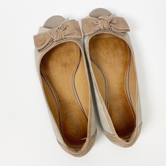 clarks peep toe flats